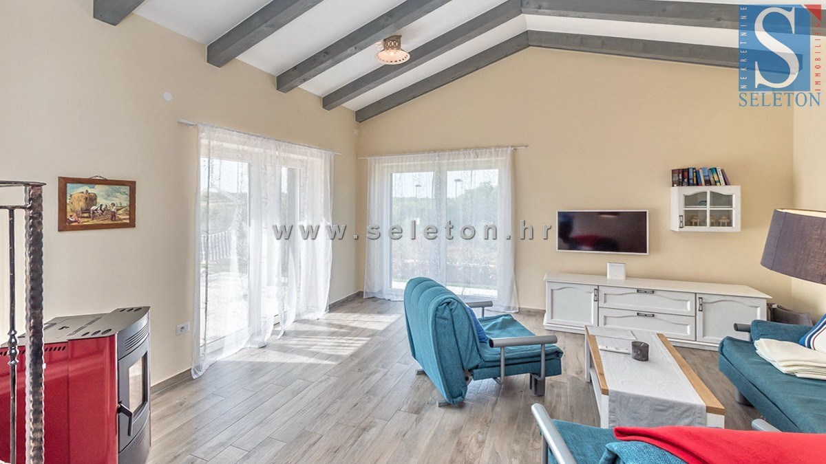 Poreč-okolica, samostojna hiša 130 m2 z bazenom