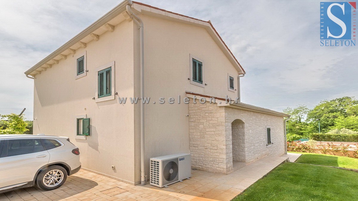 Poreč-okolica, samostojna hiša 130 m2 z bazenom