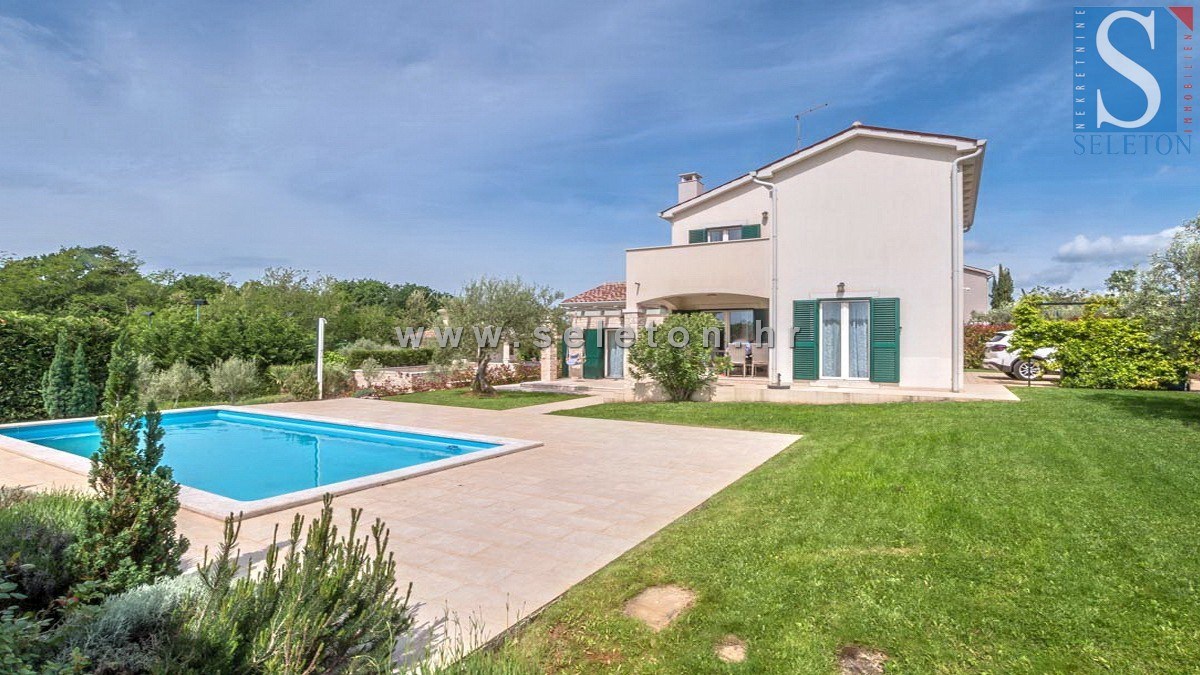 Poreč-okolica, samostojna hiša 130 m2 z bazenom