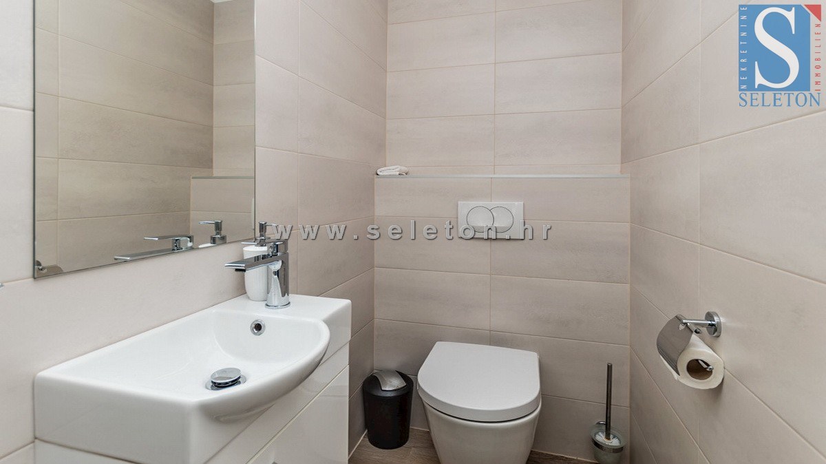 Poreč-okolica, samostojna hiša 130 m2 z bazenom