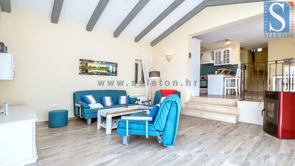 Poreč-okolica, samostojna hiša 130 m2 z bazenom