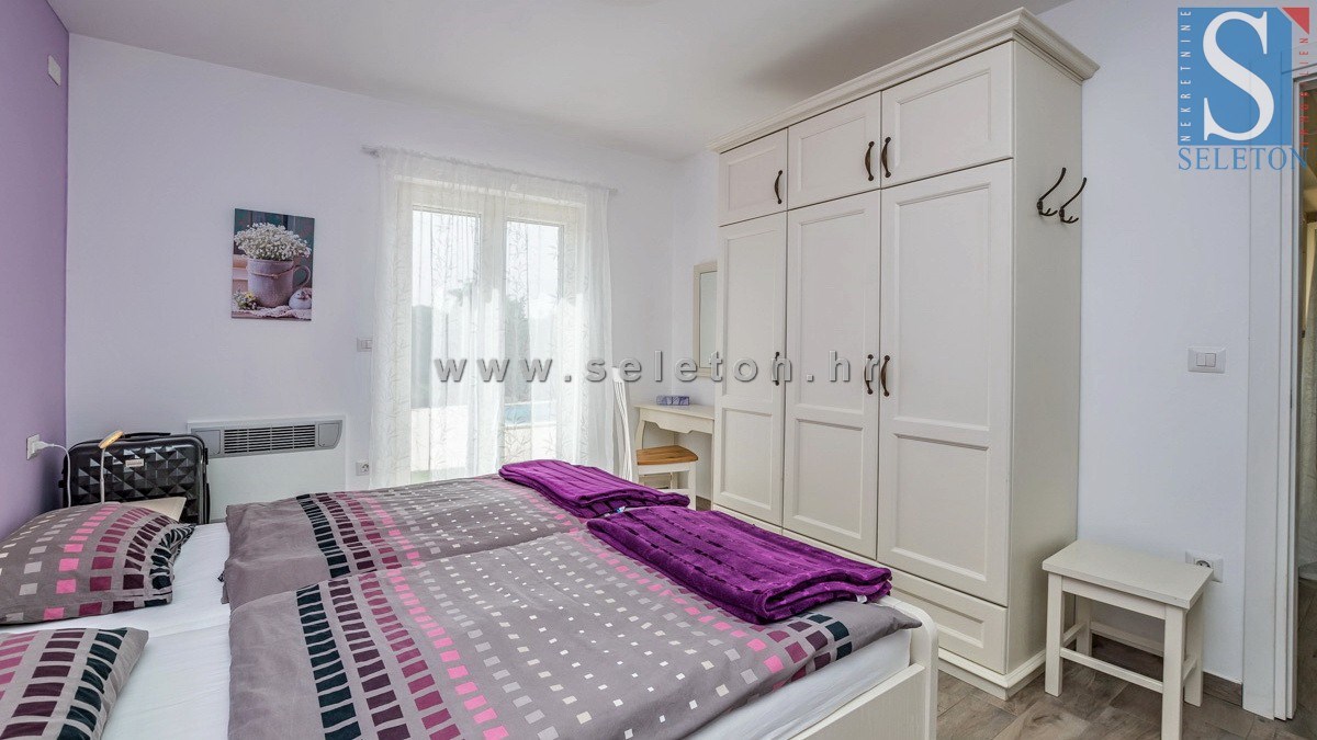 Poreč-okolica, samostojna hiša 130 m2 z bazenom