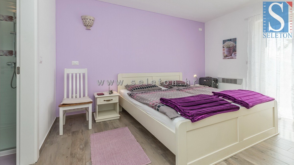 Poreč-okolica, samostojna hiša 130 m2 z bazenom
