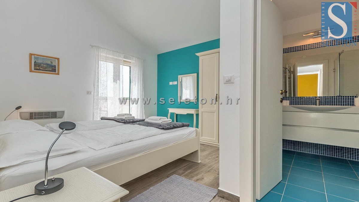 Poreč-okolica, samostojna hiša 130 m2 z bazenom