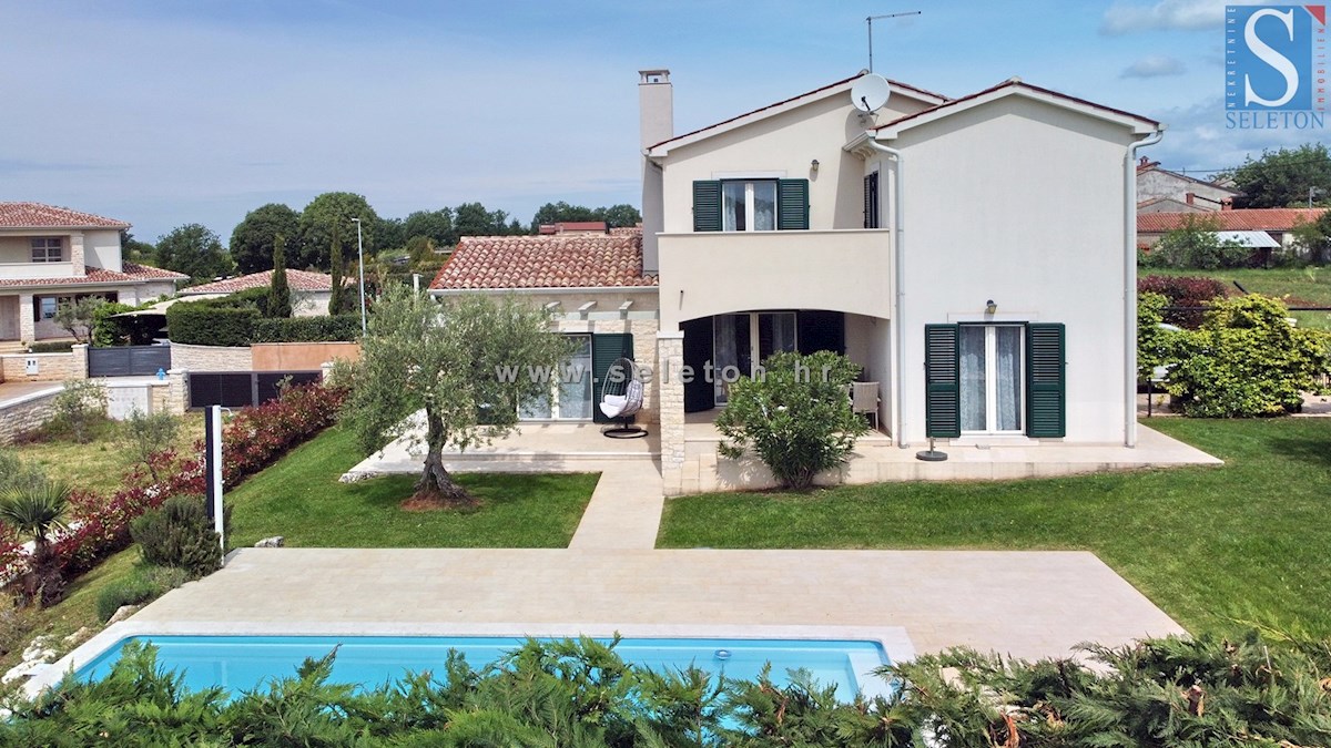 Poreč-okolica, samostojna hiša 130 m2 z bazenom