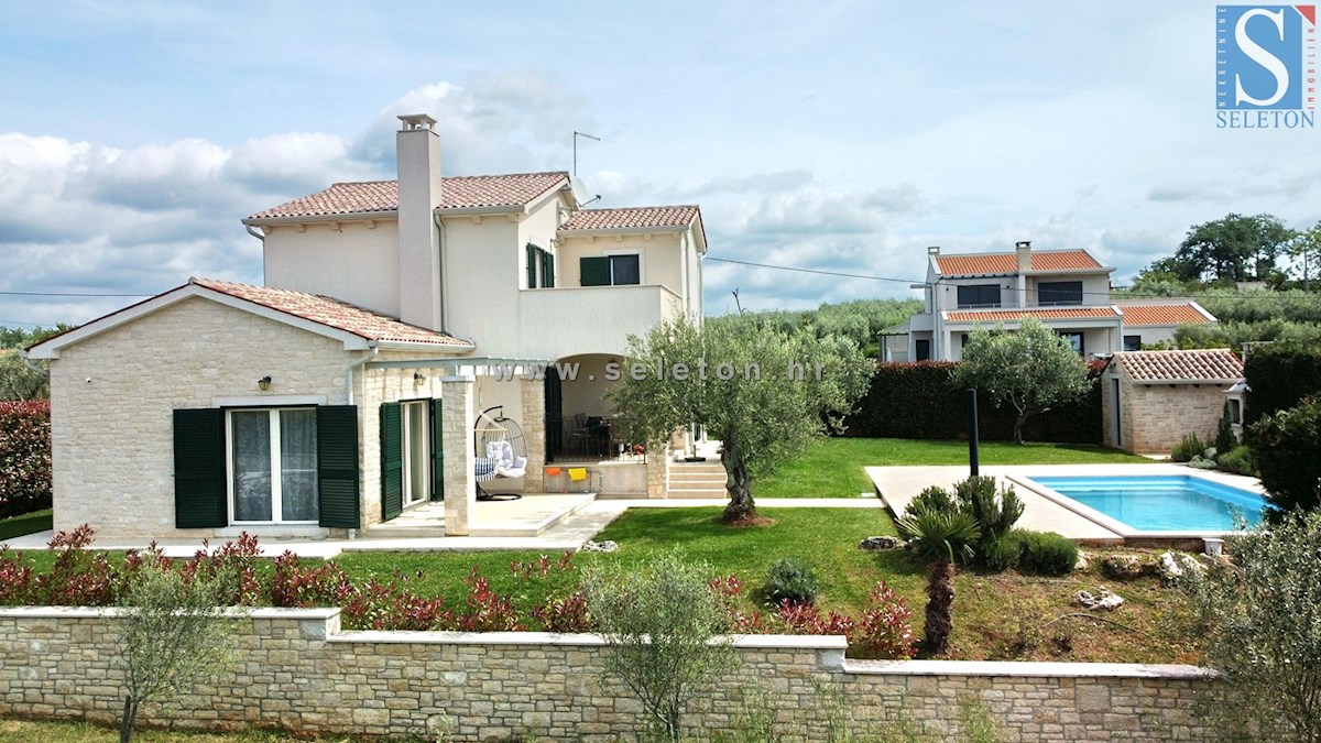 Poreč-okolica, samostojna hiša 130 m2 z bazenom