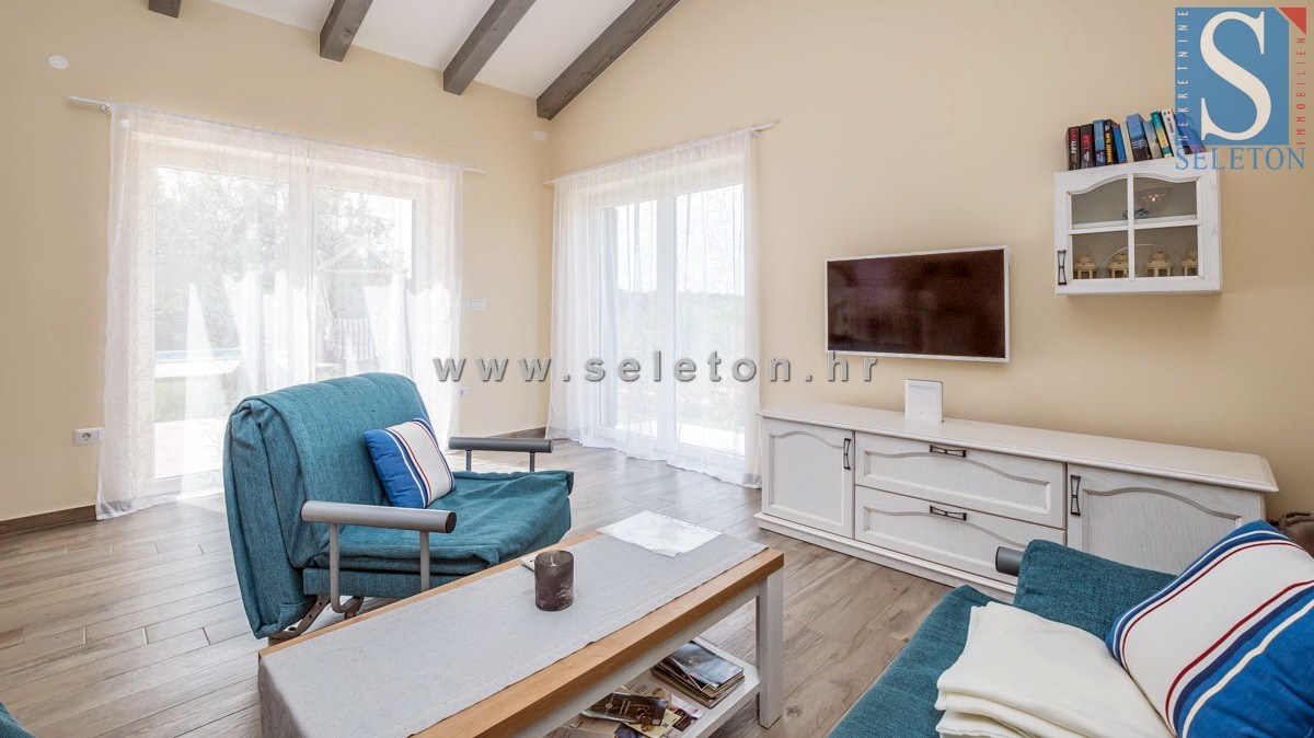 Poreč-okolica, samostojna hiša 130 m2 z bazenom
