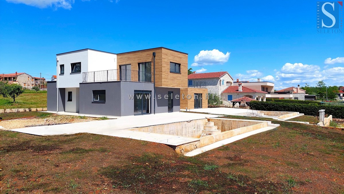 Nov moderni dvojček z bazenom v okolici Poreča