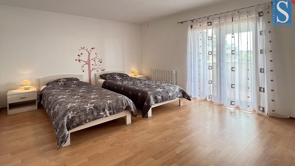 Poreč, samostojna hiša 160 m2 z bazenom