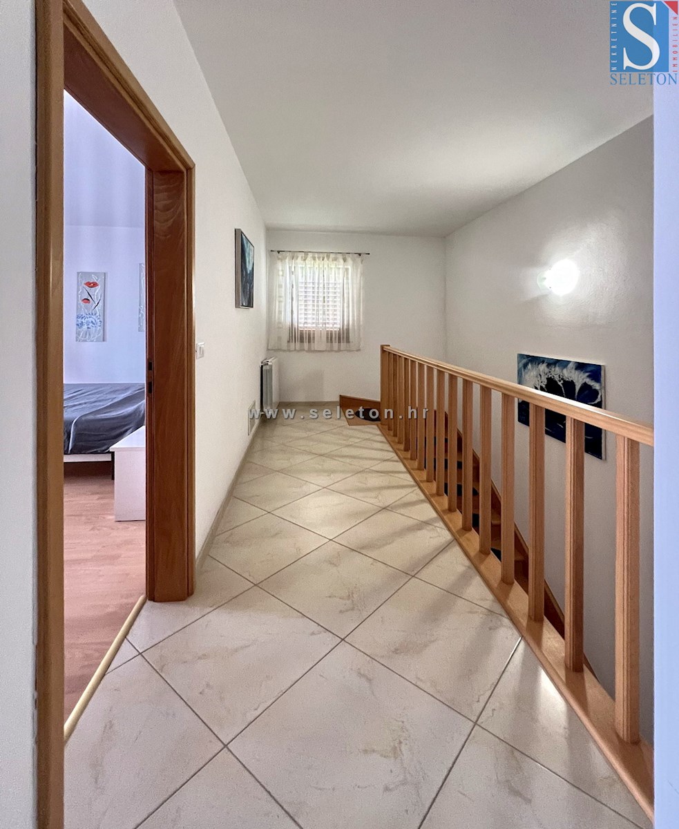 Poreč, samostojna hiša 160 m2 z bazenom