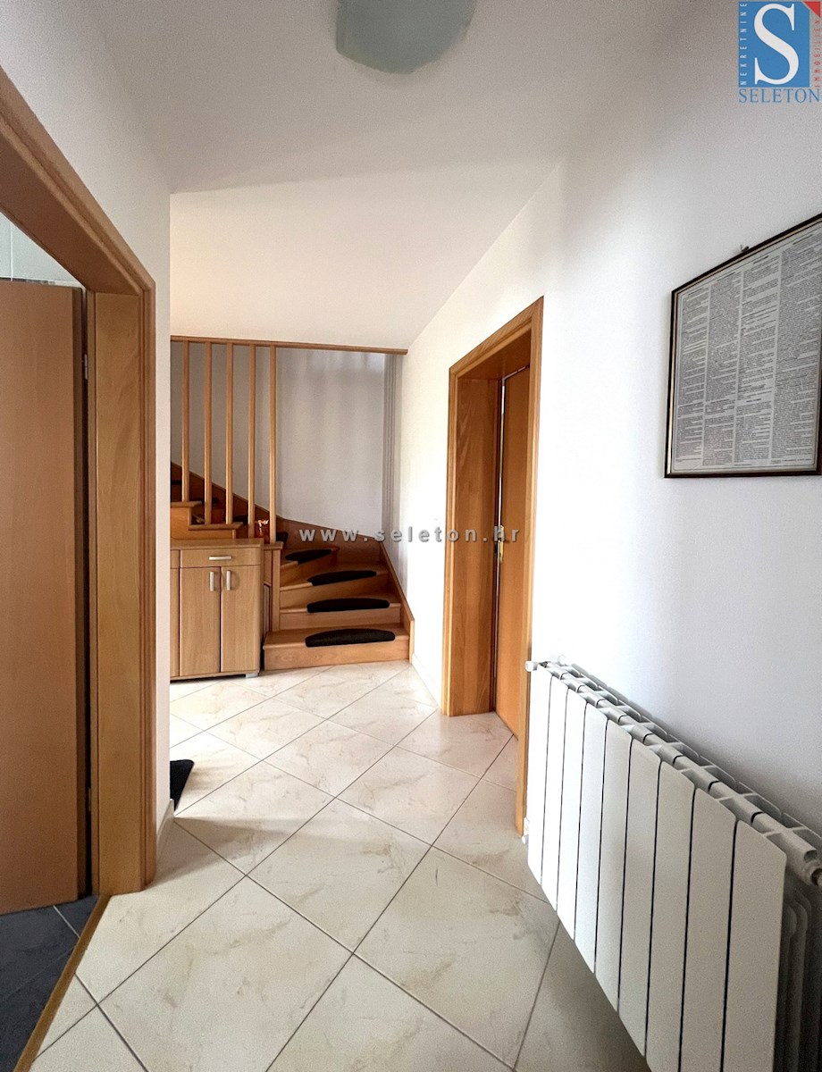 Poreč, samostojna hiša 160 m2 z bazenom