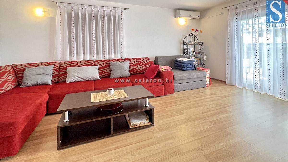 Poreč, samostojna hiša 160 m2 z bazenom