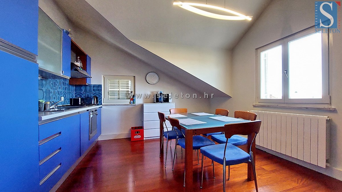 Poreč - 127 m2 veliko stanovanje naprodaj s pogledom na morje, 500 m od morja