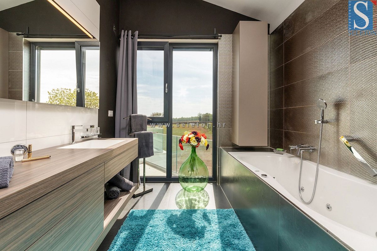 Istra, Poreč - okolica, moderna vila 437 m2 z bazenom