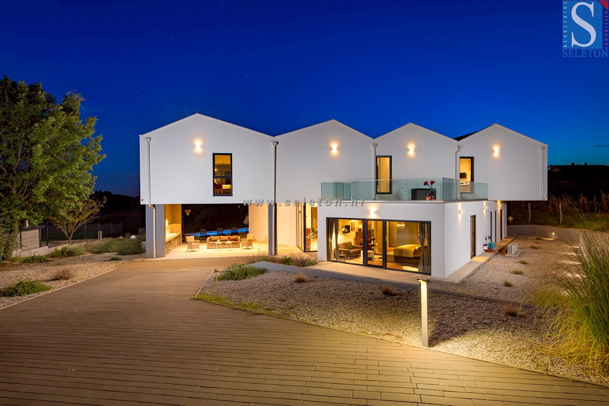 Istra, Poreč - okolica, moderna vila 437 m2 z bazenom