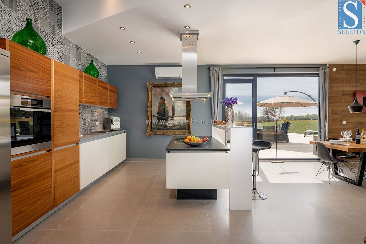 Istra, Poreč - okolica, moderna vila 437 m2 z bazenom