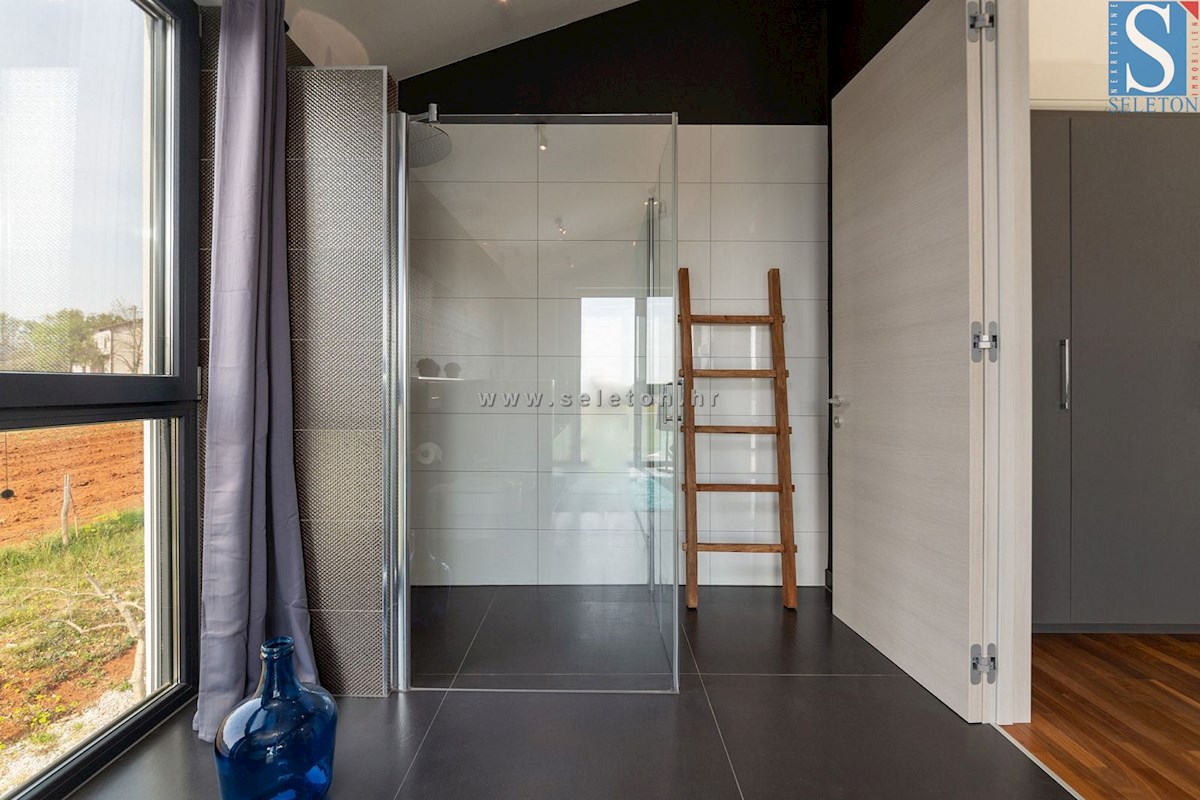 Istra, Poreč - okolica, moderna vila 437 m2 z bazenom