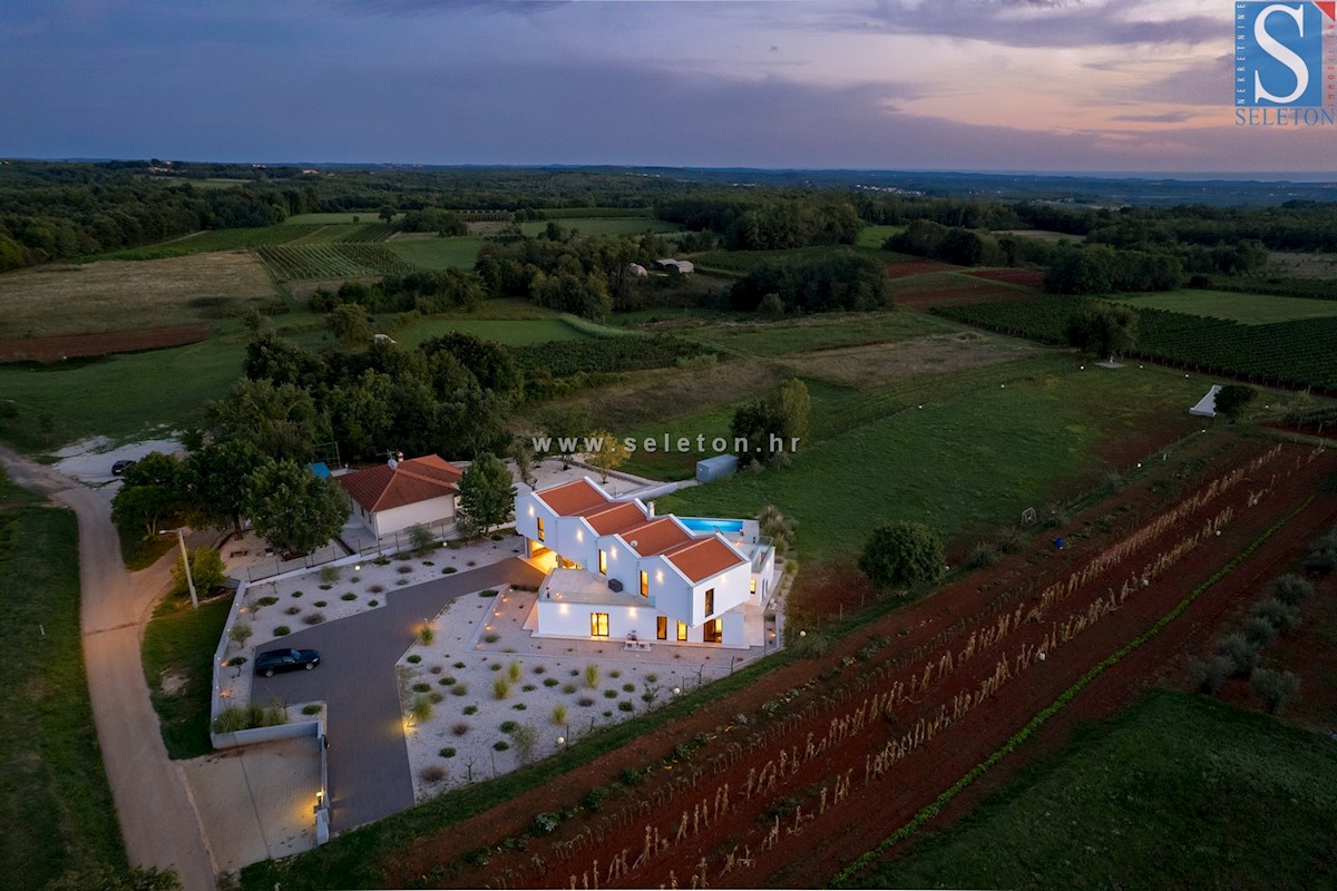 Istra, Poreč - okolica, moderna vila 437 m2 z bazenom
