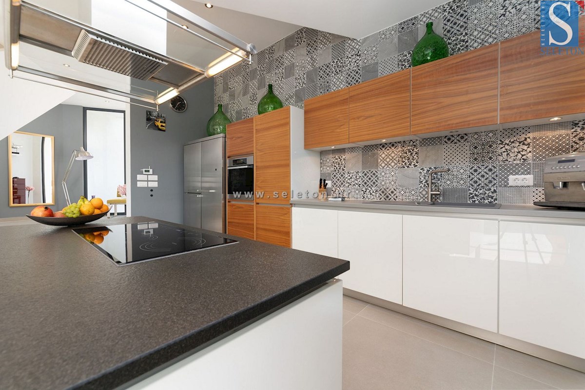 Istra, Poreč - okolica, moderna vila 437 m2 z bazenom