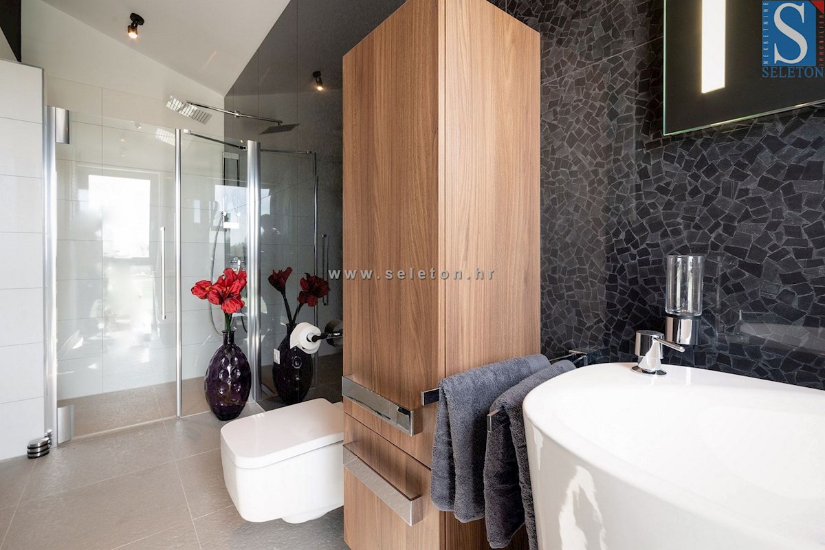 Istra, Poreč - okolica, moderna vila 437 m2 z bazenom