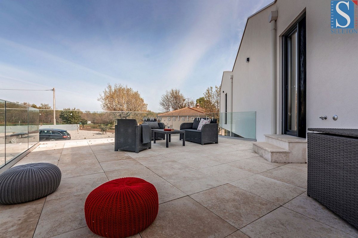 Istra, Poreč - okolica, moderna vila 437 m2 z bazenom