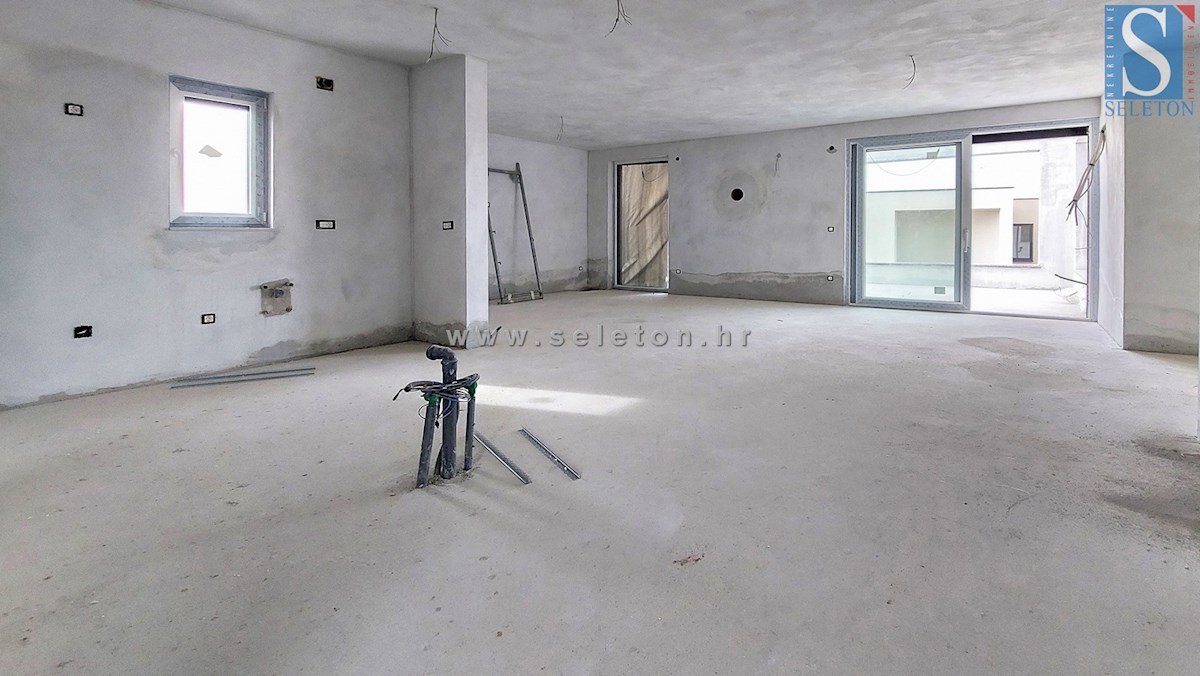 Istra, Poreč, novo stanovanje 161 m2, 2. nadstropje, pogled na morje, cca 800 m od morja (zračne črte)