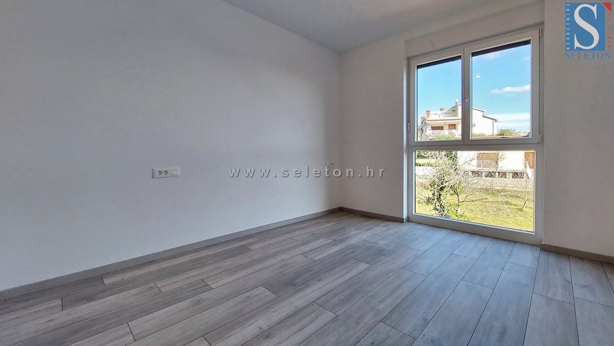 Istra, Poreč, novo stanovanje 67 m2 s pogledom na morje, DVIGALO, 2 parkirni mesti