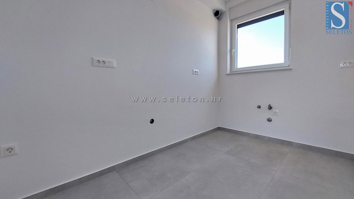 Istra, Poreč, novo stanovanje 67 m2 s pogledom na morje, DVIGALO, 2 parkirni mesti