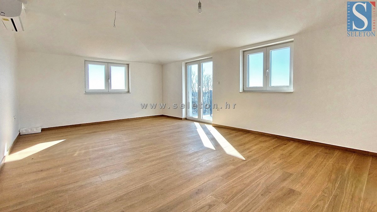 Istra, Poreč, novo stanovanje 82 m2 s pogledom na morje v bližini Poreča, 2 parkirni mesti in shramba