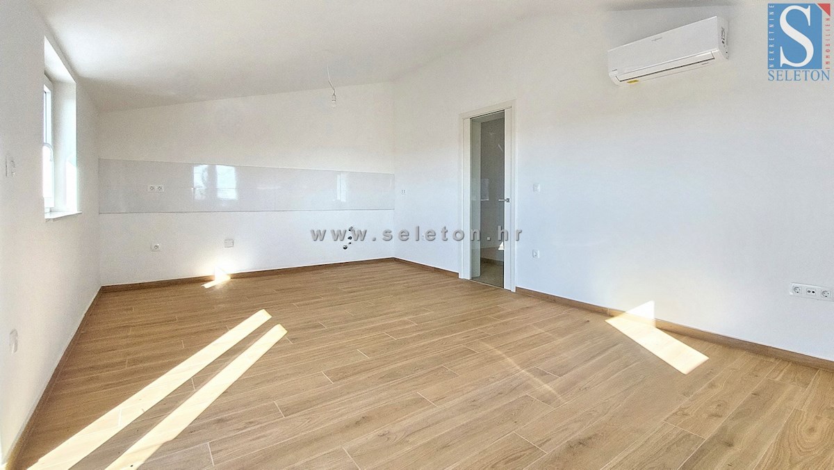 Istra, Poreč, novo stanovanje 82 m2 s pogledom na morje v bližini Poreča, 2 parkirni mesti in shramba