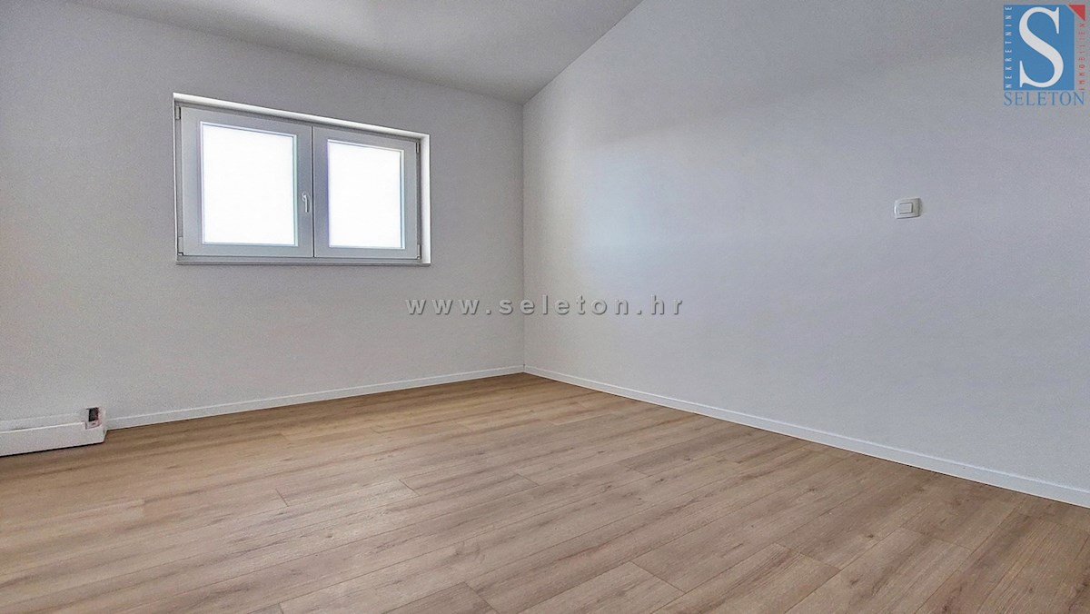 Istra, Poreč, novo stanovanje 82 m2 s pogledom na morje v bližini Poreča, 2 parkirni mesti in shramba