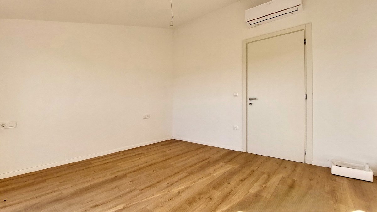 Istra, Poreč, novo stanovanje 82 m2 s pogledom na morje v bližini Poreča, 2 parkirni mesti in shramba