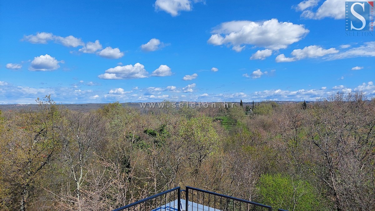 Poreč, novo stanovanje površine 84 m2 + strešna terasa 56 m2 s pogledom na morje