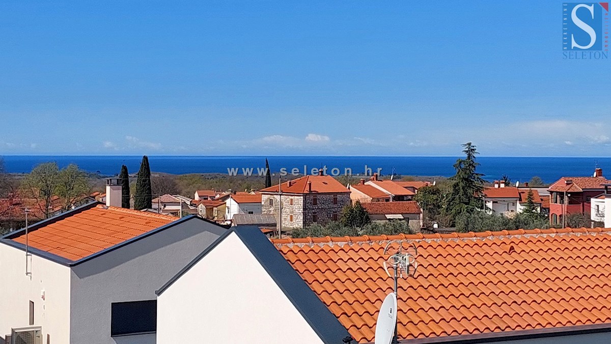 Poreč, novo stanovanje površine 84 m2 + strešna terasa 56 m2 s pogledom na morje