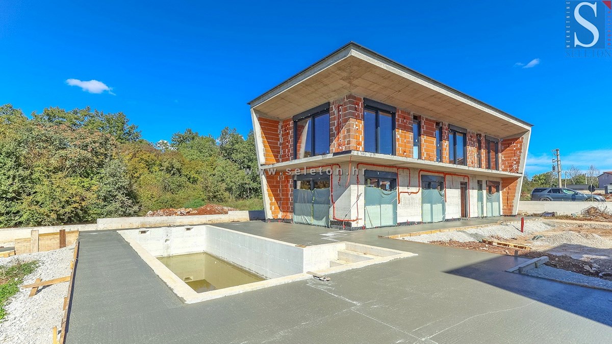 Moderna samostojna hiša 243 m2 z bazenom 36 m2 v okolici Poreča - v gradnji