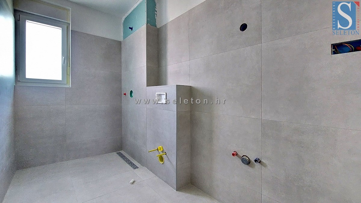 Novo stanovanje 67 m2 s pogledom na morje, DVIGALO, 2 parkirni mesti