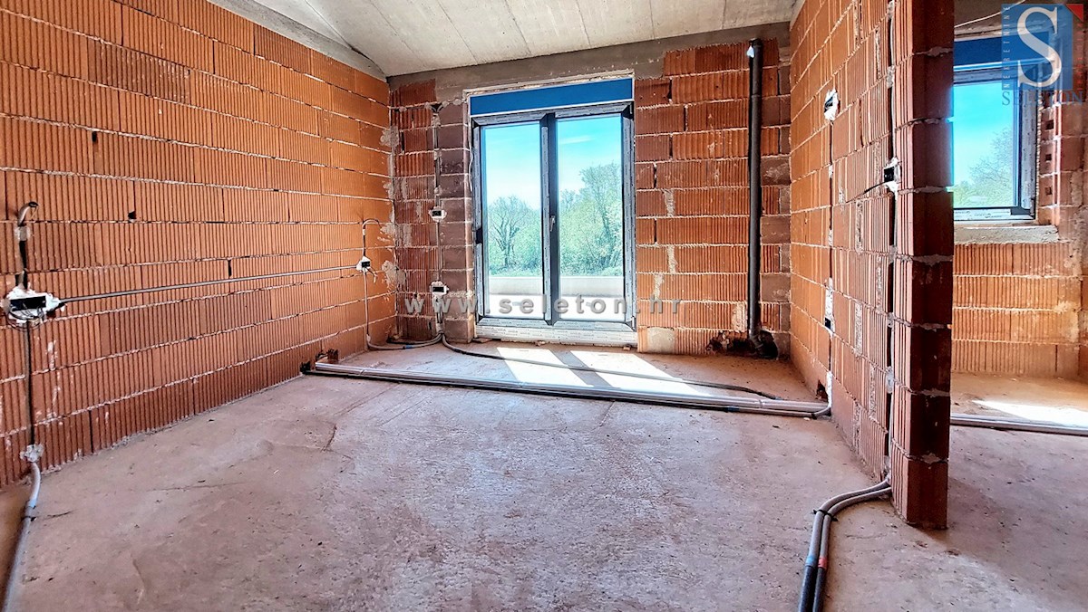 Samostojna hiša 169 m2 z bazenom v gradnji