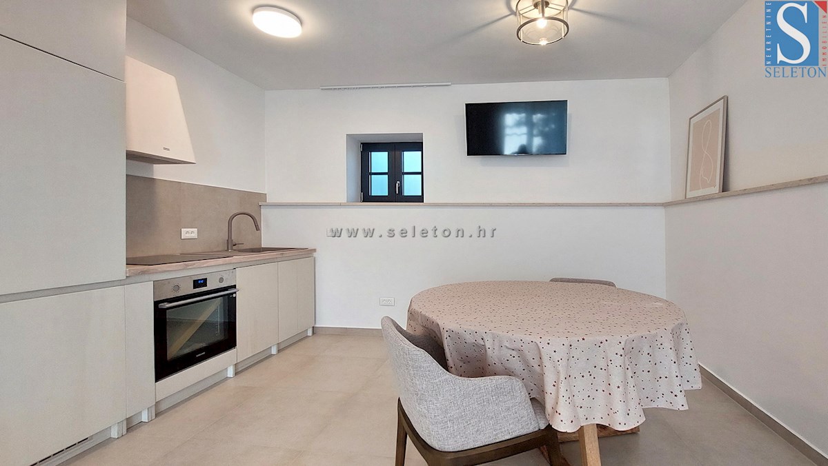 Poreč - okolica, popolnoma prenovljeno stanovanje velikosti 52 m2