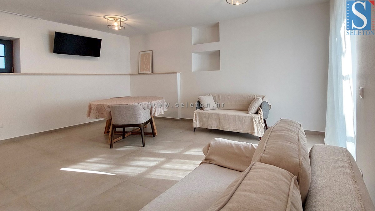 Poreč - okolica, popolnoma prenovljeno stanovanje velikosti 52 m2