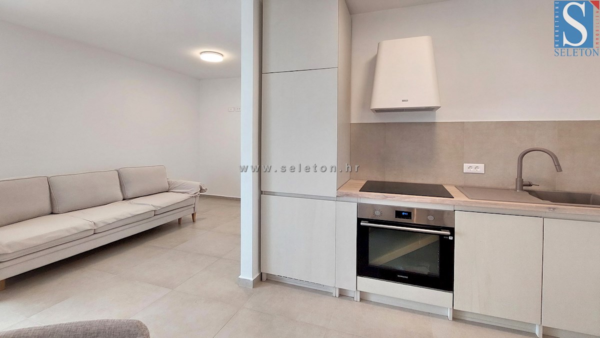 Poreč - okolica, popolnoma prenovljeno stanovanje velikosti 52 m2