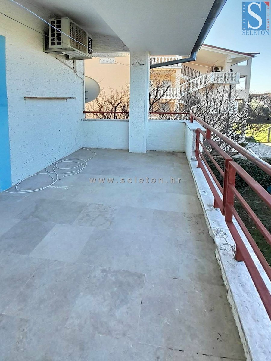 Poreč, opremljeno stanovanje velikosti 62 m2, 1. nadstropje