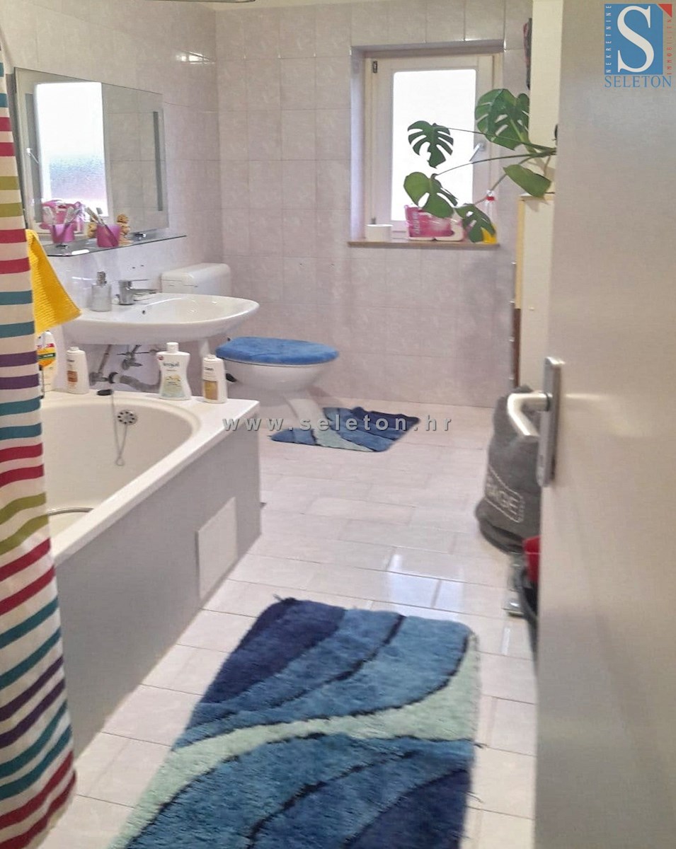 Poreč, opremljeno stanovanje velikosti 62 m2, 1. nadstropje
