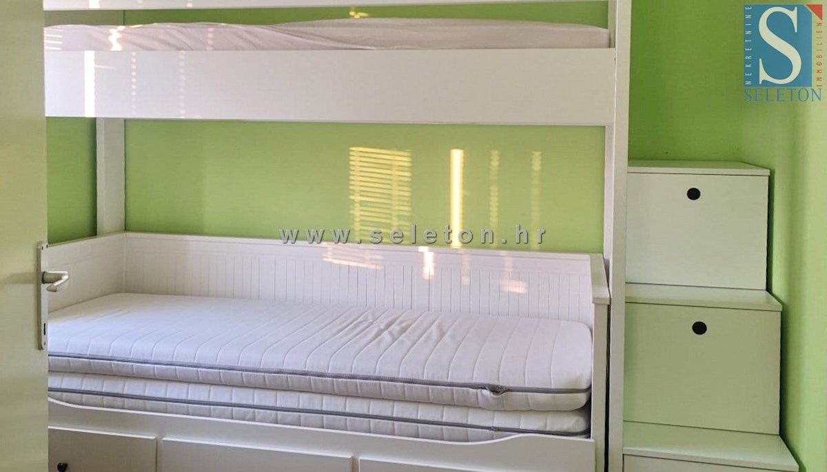 Poreč, opremljeno stanovanje velikosti 62 m2, 1. nadstropje