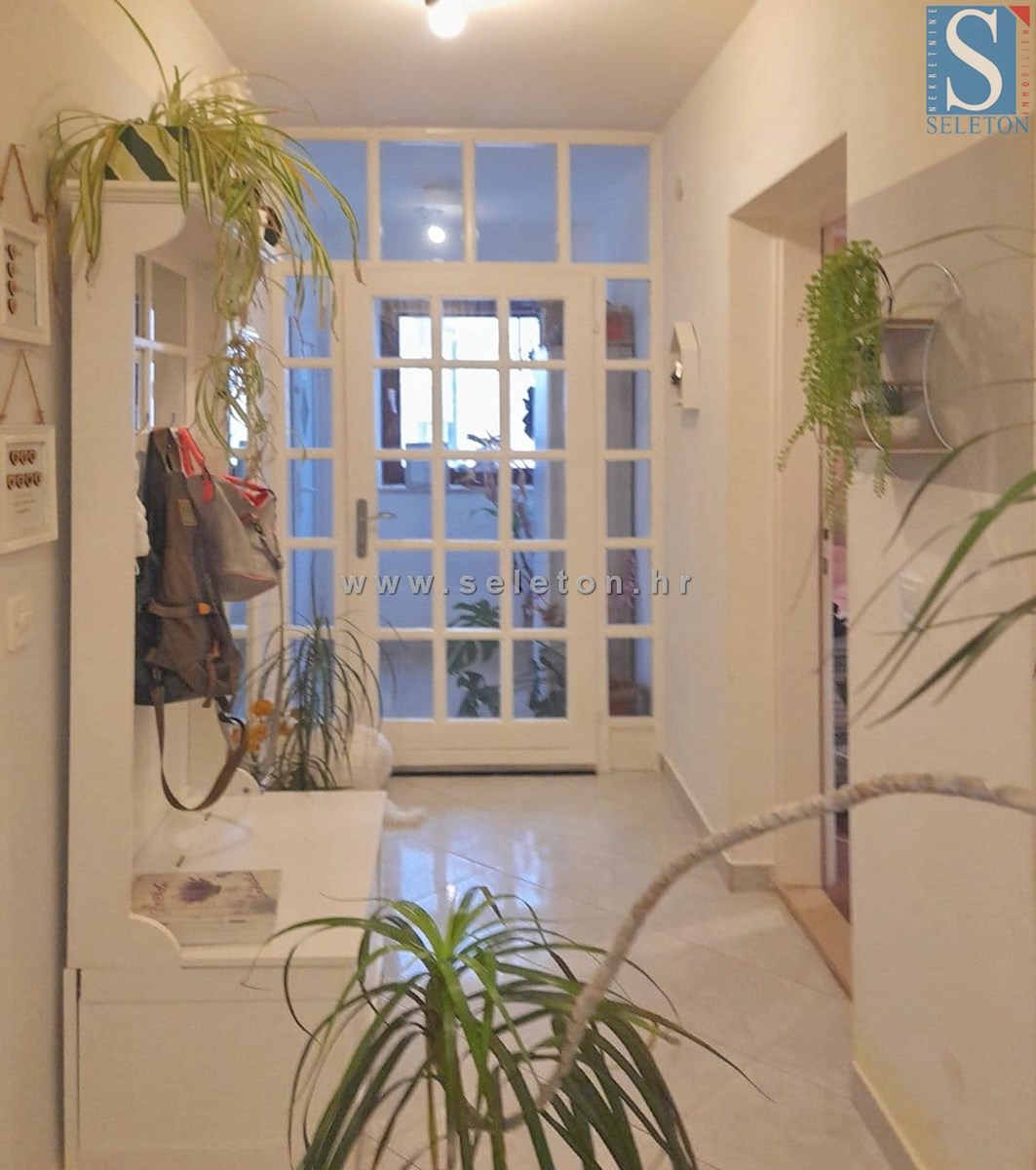 Poreč, opremljeno stanovanje velikosti 62 m2, 1. nadstropje