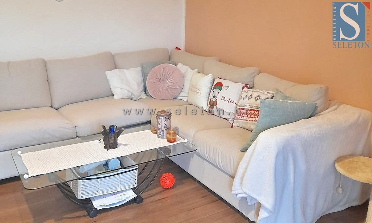 Poreč, opremljeno stanovanje velikosti 62 m2, 1. nadstropje