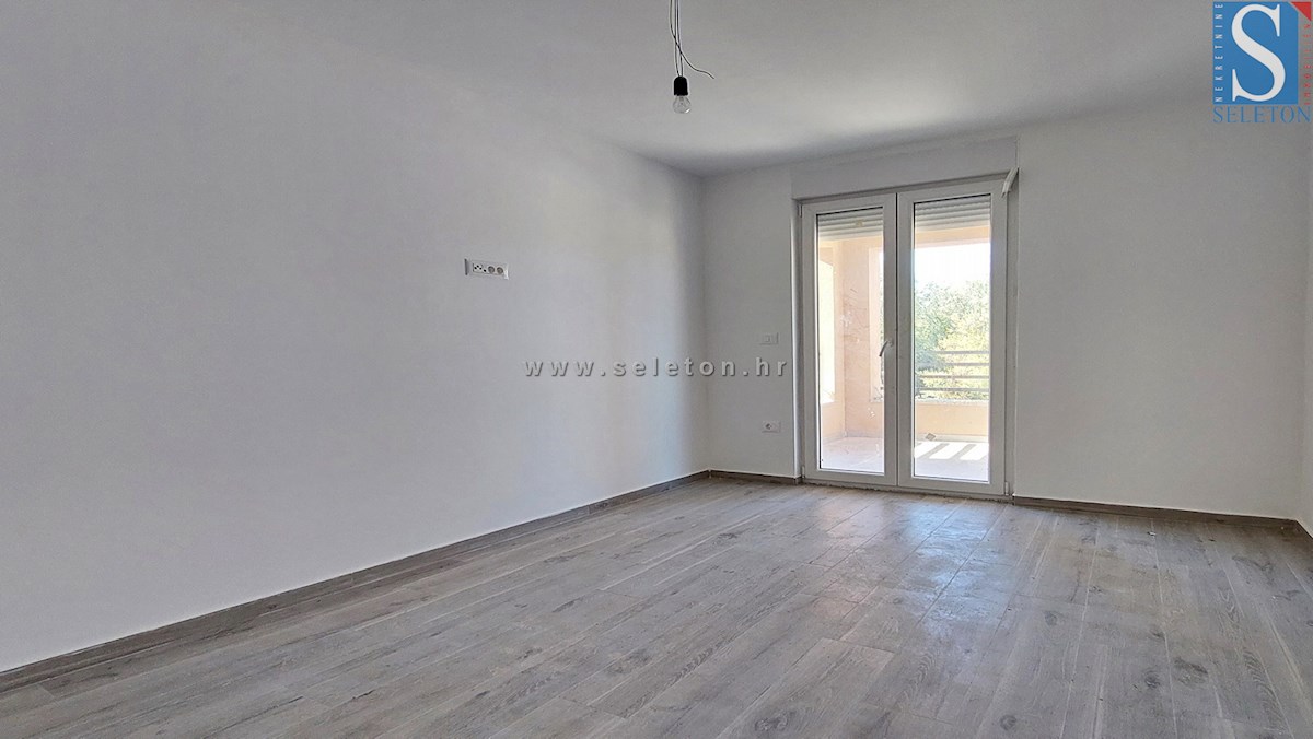 Poreč - okolica, novo stanovanje 66 m2, 2 terasi