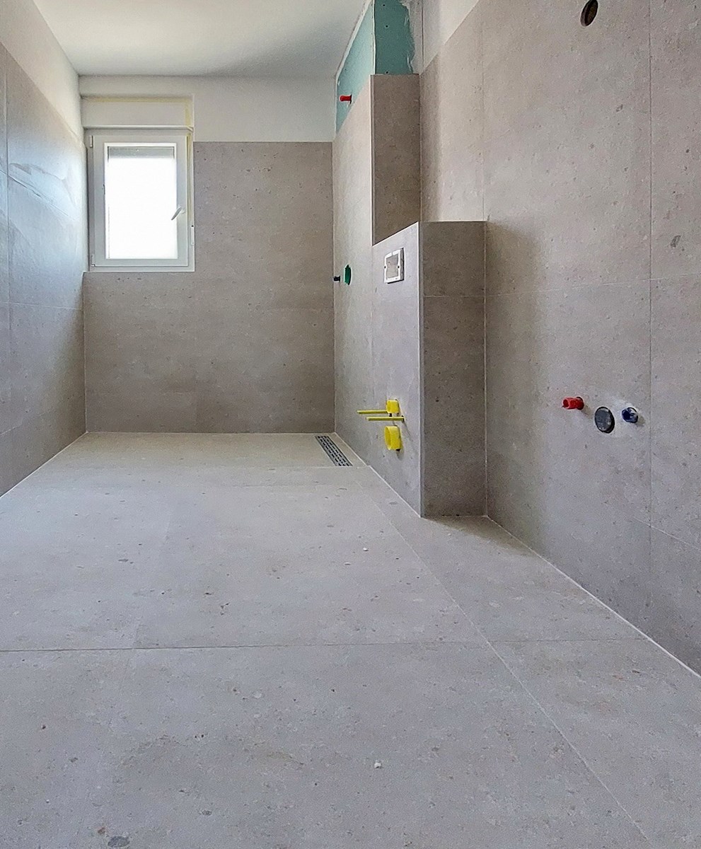 Istra, Poreč, novo stanovanje velikosti 67 m2 z vrtom velikosti 230 m2, 2 parkirnima mestoma, klet