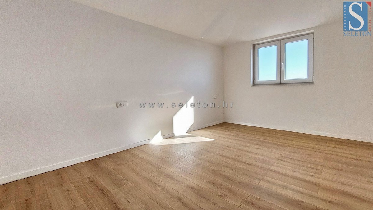 Istra, Poreč, novo stanovanje 82 m2 s pogledom na morje v bližini Poreča, 2 parkirni mesti in shramba