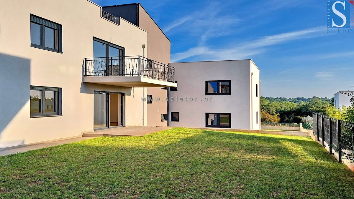 Novo stanovanje v okolici Poreča 94 m2 z vrtom od 146 m2