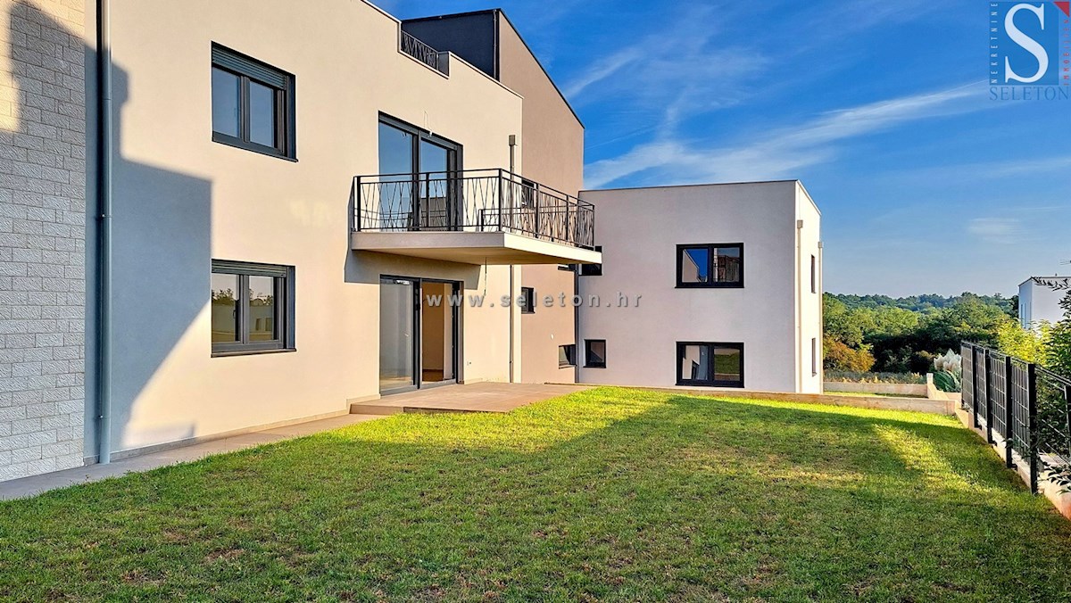 Novo stanovanje v okolici Poreča 94 m2 z vrtom od 146 m2